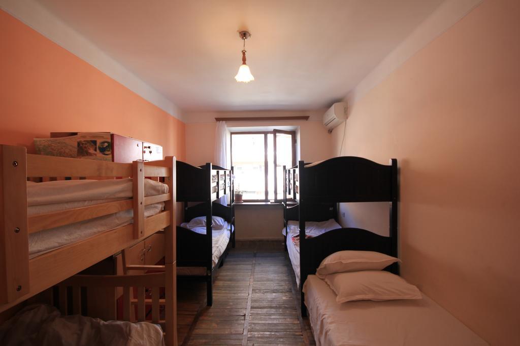 Center Hostel And Tours Jereván Szoba fotó