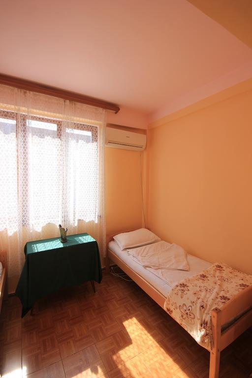 Center Hostel And Tours Jereván Kültér fotó