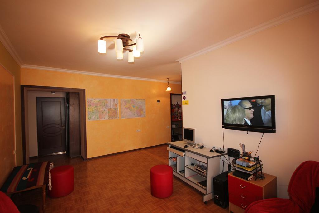 Center Hostel And Tours Jereván Kültér fotó