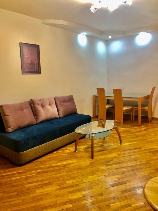 Center Hostel And Tours Jereván Kültér fotó